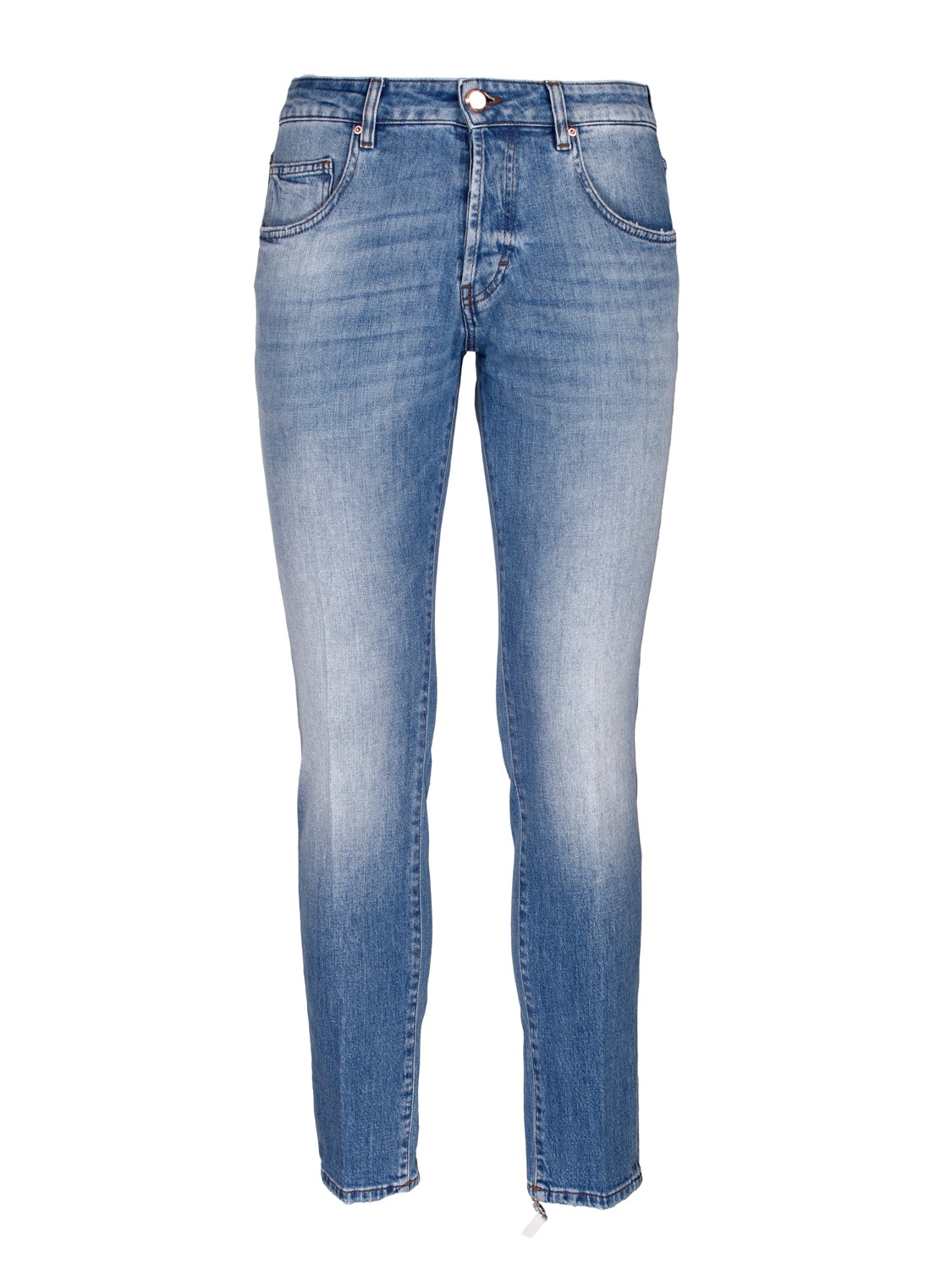 shop DON THE FULLER Saldi Jeans: Don The Fuller jeans "Milano" in cotone stretch.
Vita regolare.
Modello cinque tasche.
Chiusura con bottoni.
Lunghezza alla caviglia.
Vestibilità slim.
Composizione: 98% cotone 2% elastan.
Made in Italy.. MILANO DTF775SCSS701/A-DENIM CHIARO number 8758083